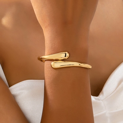 Vergulde Zinklegering Open Armband Waterdruppel Teardrop Vorm Geometrische Minimalistische Bangle Voor Dames
