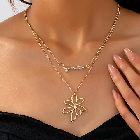 Collar De Doble Capa Chapado En Oro Aleación Flor Hueca Y Colgante De Amor Árabe Con Diamantes De Imitación Joyería Elegante Para Mujer