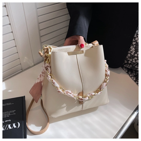 Damen PU Leder Beuteltasche Mit Schal Umwickeltem Ketten Griff Minimalistische Umhängetasche Nischendesign Urban Style