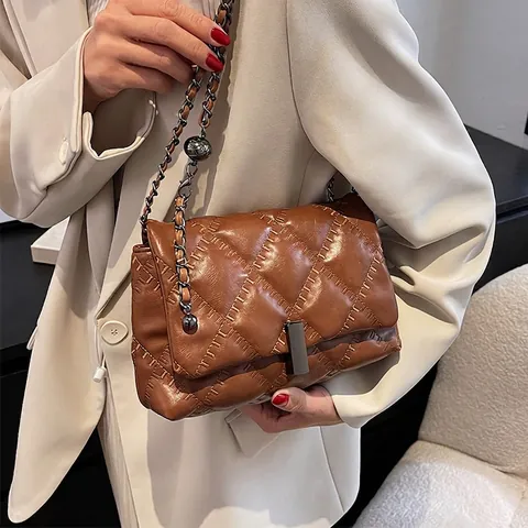 Gewatteerde Crossbodytas Voor Dames PU Leer Schoudertas Verstelbare Metalen Bal Ketting Flap Vierkante Handtas Retro
