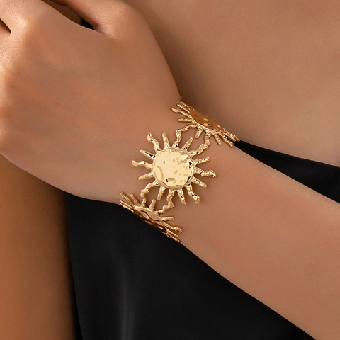 Sonnenstrahl Offener Armreif Legierung Goldton Hammerschlag Textur Boho Urlaub Stil Manschette Armband Damen Retro Schmuck