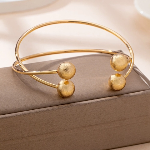 Minimalistischer Geometrischer Legierungs Armreif Für Frauen Eleganter Doppelreihiger Offener Armreif Mit Mattierten Metallkugeln