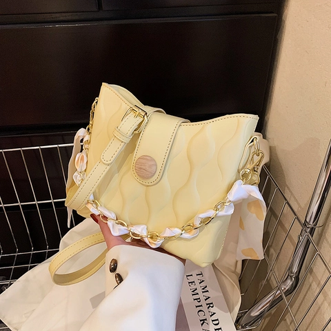 Borsa A Spalla Da Donna In Pelle PU Con Trapuntatura Ondulata E Catena Avvolta In Sciarpa Di Raso Stile Coreano
