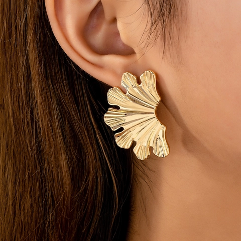 Textured Ginkgo Leaf Fan Shaped Alloy Stud Earrings Metallic Gold Plated Elegant Commuter Jewelry For Women