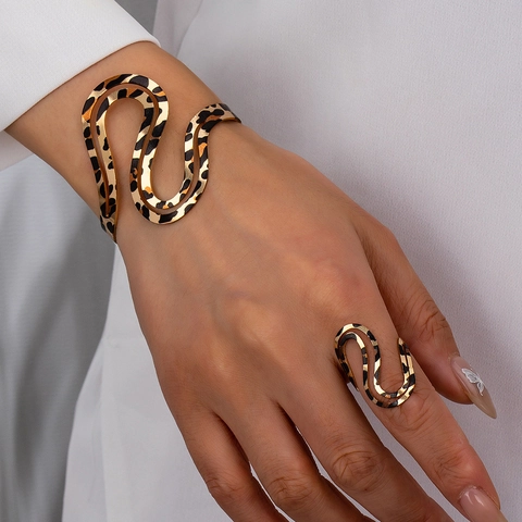 Leopardmuster Wellenförmiges S-Shape Goldfarben Legierung Armband Und Verstellbarer Ring Für Damen Modeschmuck