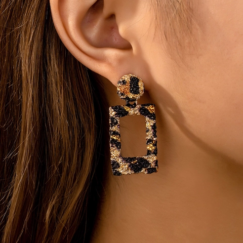Pendientes Colgantes De Aleación Con Estampado De Leopardo Geométrico Hueco Rectangular Retro Texturizado Para Mujeres