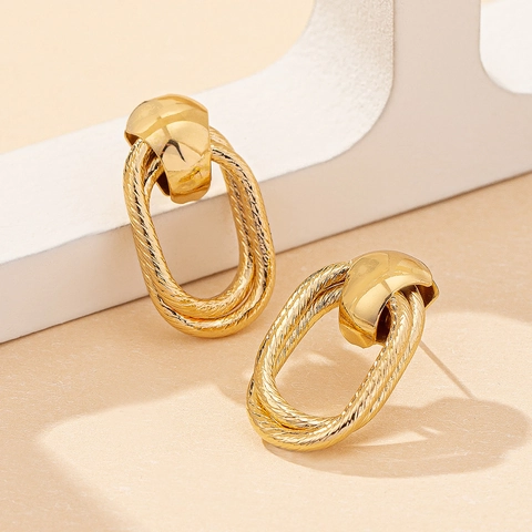 Vintage Golden Alloy Hoop Earrings For Women Retro Twisted Rope Texture Oval Geometric Hollow Elegant Fashion Jewelry