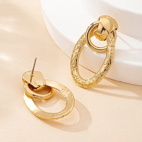 Vintage Holle Ovale Knopoorbellen Voor Dames Retro Gouden Legering Reliëf Bloemenpatroon Elegante Dagelijkse Sieraden