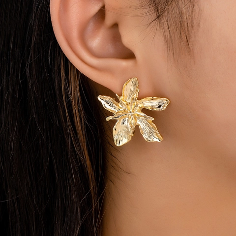 Boucles D'oreilles Grandes Fleurs Alliage De Zinc Brossé Texture Mate Statement Élégant Bijoux Style Ins Pour Femmes
