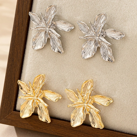 Boucles D'oreilles Grandes Fleurs Alliage De Zinc Brossé Texture Mate Statement Élégant Bijoux Style Ins Pour Femmes