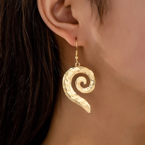 Hammered Spiral Dangle Earrings Zinc Alloy Gold Tone Vintage Geometric Drop Earrings For Women Elegant Accessory