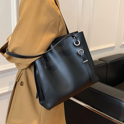 Large Capacity PU Leather Tote Bag For Women Vintage Shoulder Bag With Adjustable Strap Silver Hardware Commuter Handbag