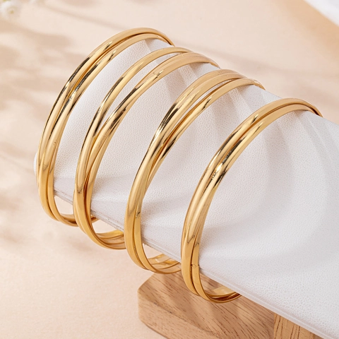 Minimalistische Polierte Goldlegierung Geometrische Armreifen Für Frauen Stapelbarer Einfacher Schmuck