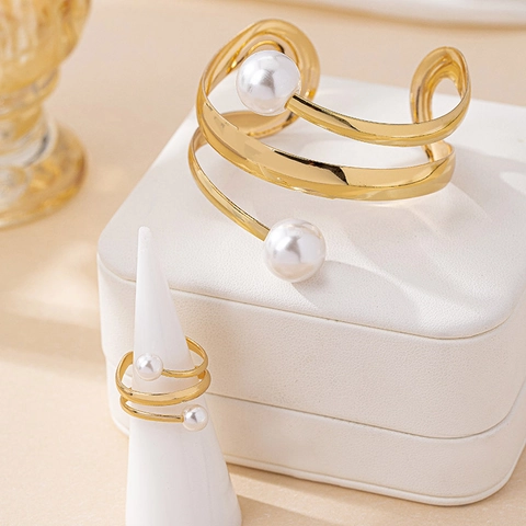 Elegante Schmuckstücke Für Damen Mit Spiralarmreif Aus Legierung Und Passendem Ring Mit Künstliche Perlenimitat Minimalistischer Vintage-Stil