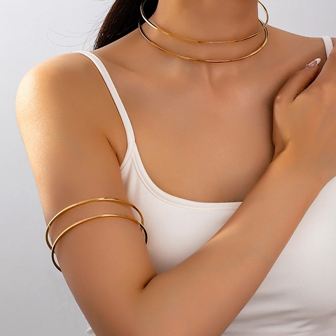 Set Di Gioielli In Lega Geometrica Minimalista Con Collana Girocollo A Doppio Strato E Bracciale Aperto Da Donna