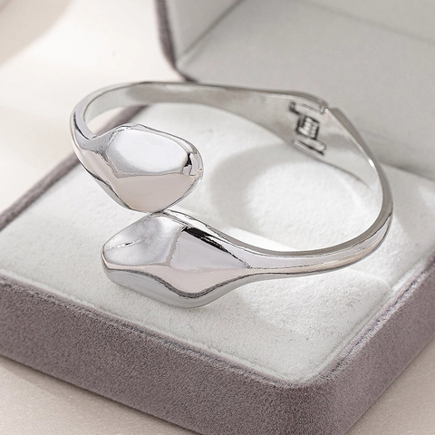 Schlangen Armreif Polierte Zinklegierung Scharnier Minimalistischer Schmuck Für Damen Alltag Accessoire