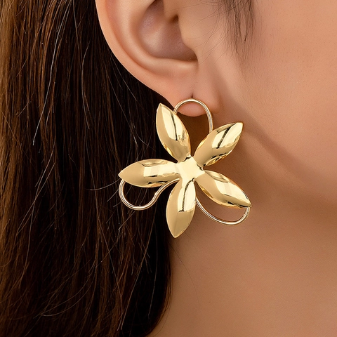 Große 3D Blumen Ohrstecker Polierte Zinklegierung Kamelie Blumenschmuck Für Frauen Urlaubsstil Accessoire