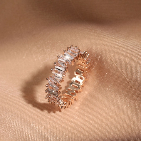 Anello Eternity In Rame Con Zirconi Taglio Baguette Placcato Oro Gioiello Minimalista Scintillante Regalo Per Donna