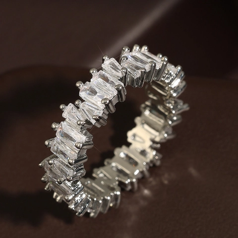 Anello Eternity In Rame Con Zirconi Taglio Baguette Placcato Oro Gioiello Minimalista Scintillante Regalo Per Donna