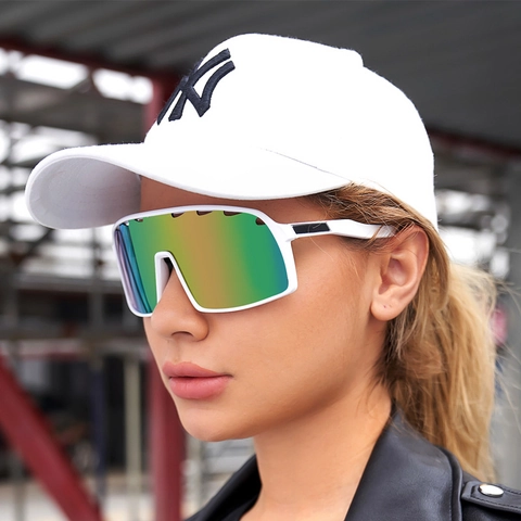 Occhiali Da Sole Sportivi PC Lente Grande Integrato Protezione UV400 Esterno Ciclismo Equitazione Antivento Specchiati