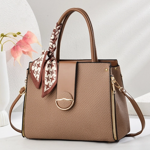 Sac À Main Femme Cuir PU Tissu Tissé Décoration Foulard En Satin Sac Bandoulière Versatile Élégant Travail Bureau