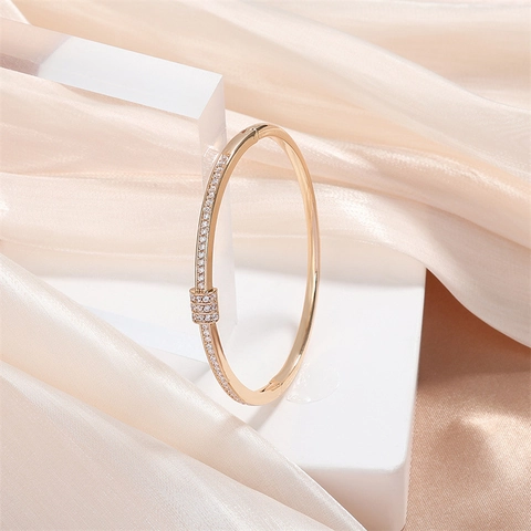 Messing Armreif Armband Mit Mikrogepflasterten Zirkonia Knoten Design Minimalistischer Modeschmuck Für Damen