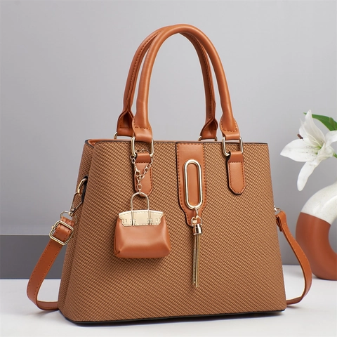 Woven PU Leather Handbag For Women Large Capacity Tote With Tassel Mini Bag Charm Crossbody Shoulder Bag Chic Streetwear