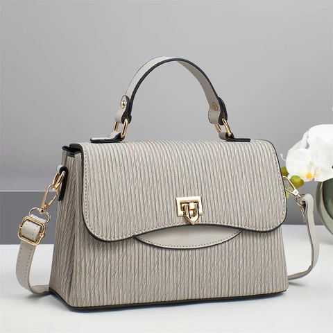 Elegant Pleated PU Leather Handbag With Gold Lock Closure Detachable Strap Crossbody Bag For Women