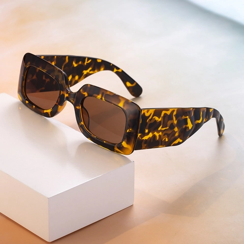 Lunettes De Soleil Femmes Rectangle Monture PC Rétro Épais Protection UV400 Mode Tendance Extérieur Pour Dames