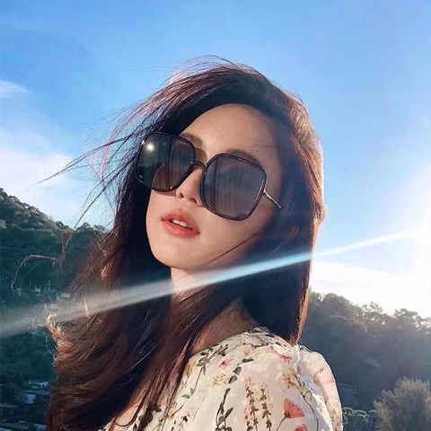 Fashion Oversized Square Sunglasses UV400 Protection PC Frame Gradient Lens Trendy Travel Eyewear For Women