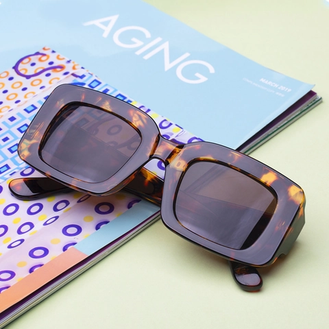 Retro Square Sunglasses PC Frame UV400 Protection Rectangular Fashion Eyewear With Rivet Decor For Women Men