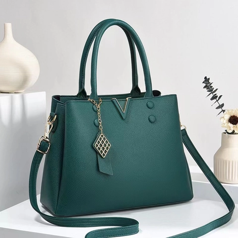 Women PU Leather Handbag Lychee Pattern Tote Bag With Metal V Decor And Pendant Elegant Top Handle Crossbody Purse