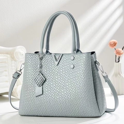 Sac À Main Femme En Cuir PU Texturé Sac À Bandoulière Grande Capacité Avec Décor En Forme De V En Métal Et Bandoulière Amovible