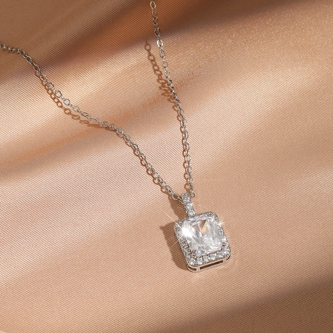 Collar Con Colgante De Circonita Rectangular Aleación Color Plata Corte Esmeralda Halo Diseño Minimalista Joyas Mujer