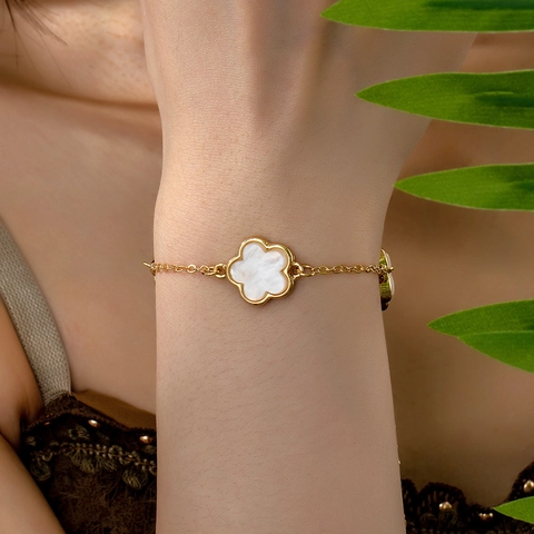 Modieuze Armband Met Vijfblaadjes Klaver Zinklegering Emaille Verguld Elegante Sieraad In Nichestijl Voor Dames