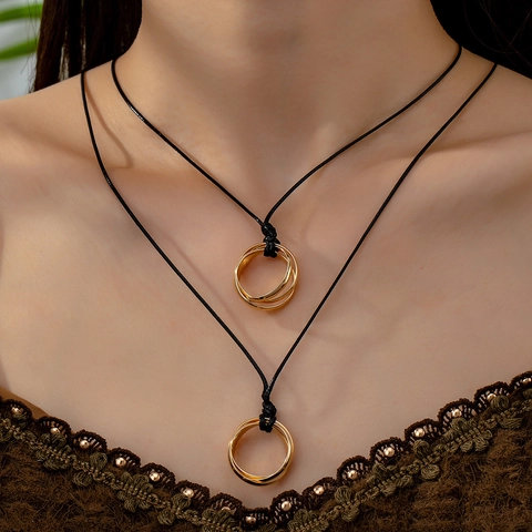 Minimalistische Ineinandergreifende Drei Kreise Anhänger Halskette Legierung Geometrischer Schmuck Mit Schwarzer Kordel