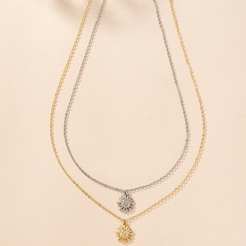 Retro Alloy Sun Pendant Necklace With Sunface Relief Bohemian Elegant Vintage Style Jewelry For Women Fashion Accessory