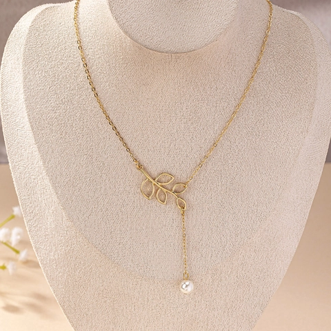 Collier Pendentif Élégant Avec Feuille Ajourée Et Künstliche Perle Alliage De Zinc Doré Bijoux Pour Femmes Accessoire Quotidien