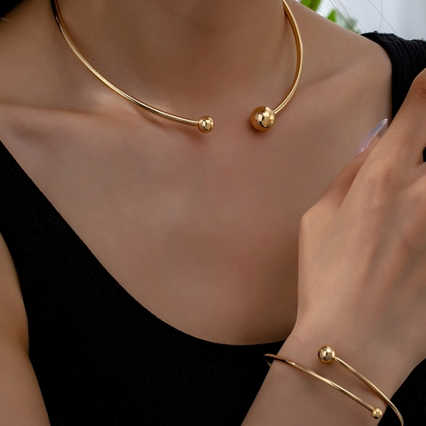 Minimalistisches Vergoldetes Legierung Choker Halskette Und Offener Armreif Mit Glatten Metallkugelenden Geometrischer Schmuck