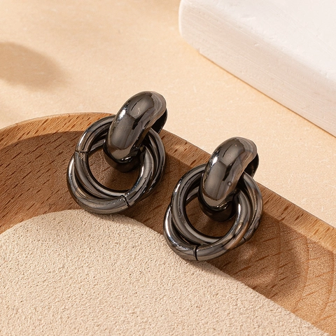 Geometric Stud Earrings Iron Alloy Multi Layer Interlocking Rings Minimalist Punk Gunmetal Finish For Women