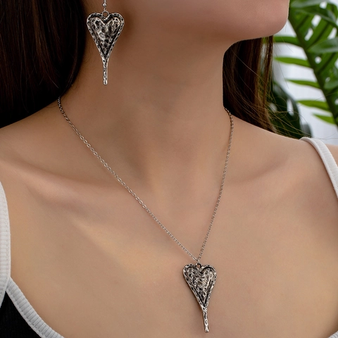 Ensemble De Bijoux Coeur Martelé Argent Antique Texture Liquide Irrégulière Collier Et Boucles D'oreilles Alliage Style Punk