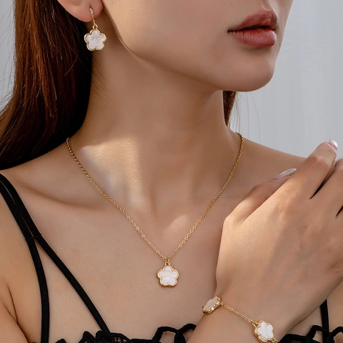 Legierung Blume Halskette Armband Und Ohrringe Kleeblatt Schmuck Elegant Mode Französischer Stil Accessoires Für Damen