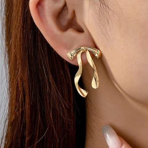 Elegante Schleifen Ohrstecker Zinklegierung Glänzendes Metall Minimalistisches Design Vielseitiger Modeschmuck Für Damen