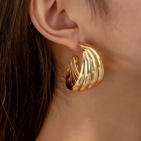 Boucles D'oreilles Puces Dorées En Forme De C Pour Femmes Design Superposé Multi-Couches Avec Tige En Argent Minimaliste