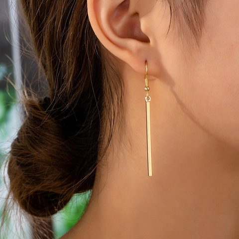 Minimalistische Geometrische Lange Rechteckige Stab Ohrhänger Legierung Goldfarben Poliert Moderner Modeschmuck Für Damen