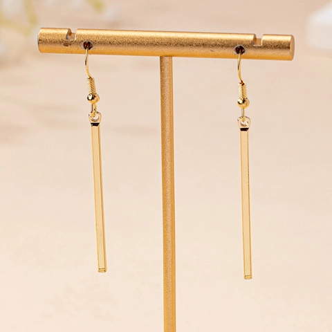Minimalistische Geometrische Lange Rechteckige Stab Ohrhänger Legierung Goldfarben Poliert Moderner Modeschmuck Für Damen