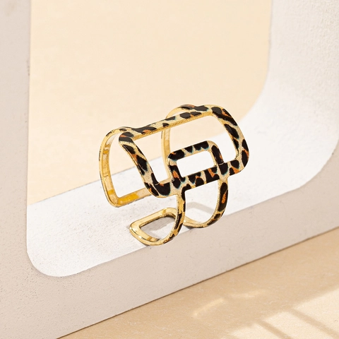 Geometric Hollow Leopard Print Ring Alloy Gold Plated Retro Fashion Chic Open Finger Jewelry For Women