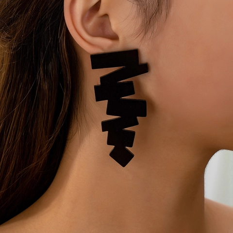 Matte Black Acrylic Stud Earrings Geometric Ladder Non-Symmetric Sawtooth Oversized Statement Jewelry Women Modern Style