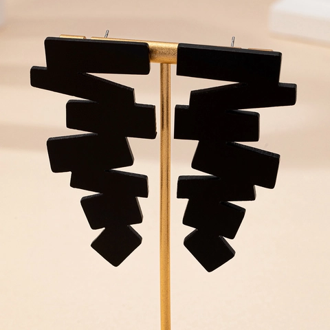 Matte Black Acrylic Stud Earrings Geometric Ladder Non-Symmetric Sawtooth Oversized Statement Jewelry Women Modern Style