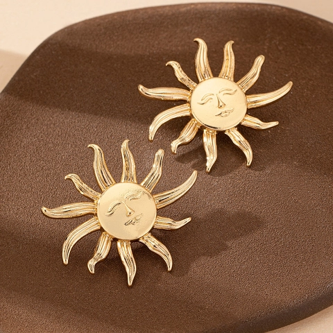 Sonne Gesicht Ohrstecker Vergoldet Zinklegierung Retro Bohemian Stil Künstlerische Sonnenstrahl Relief Für Frauen Mode Accessoires